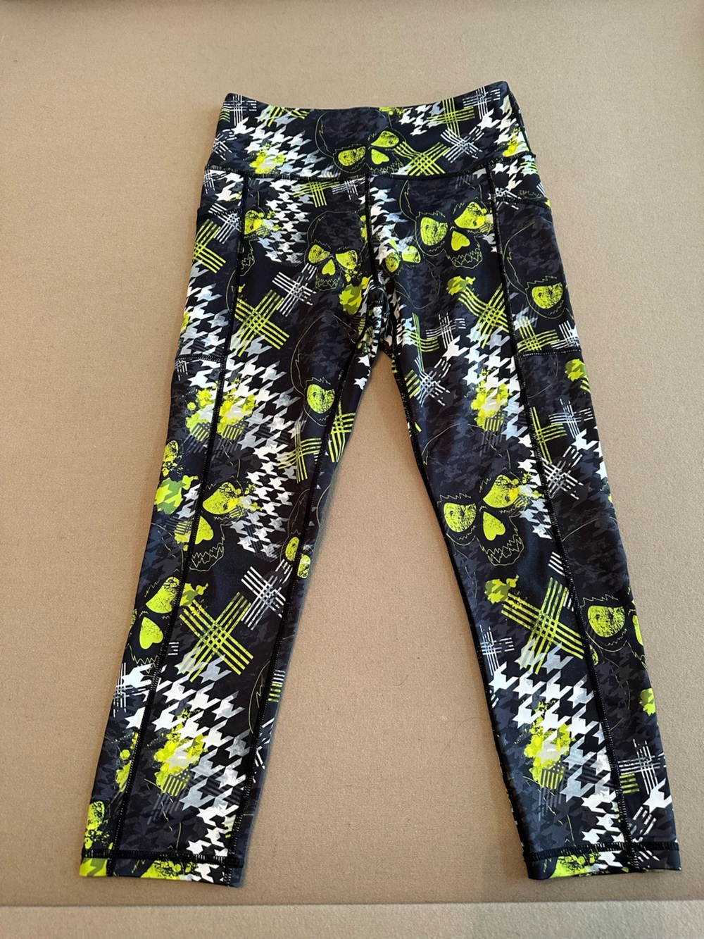 CVG Black & Neon Yellow Skull Patterned Capri Leggings
